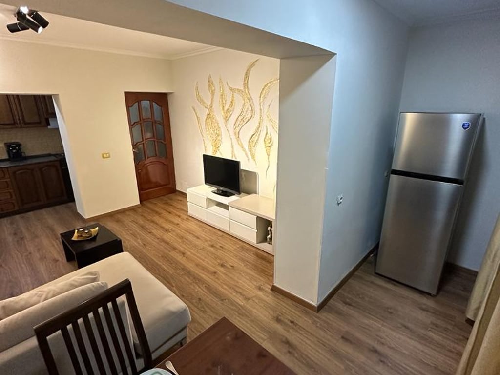 Stacioni i Trenit ofrojme per qira apartament 2+1