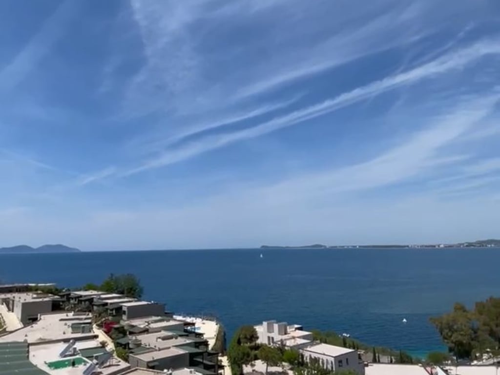 FOR SALE APARTMENT WITH A TOTAL SEA VIEW