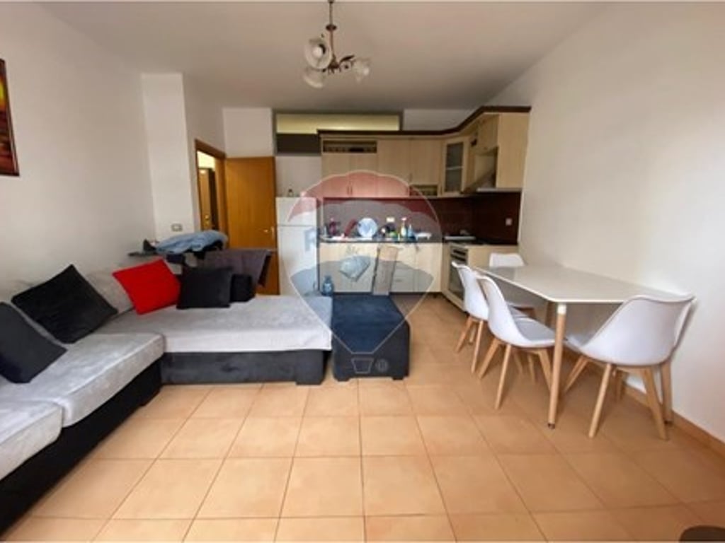 Jepet Apartament Me Qera 1+1 Tek Vila L