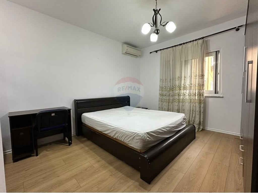 Jepet me qera apartament 2+1 te Stadiumi Dinamo