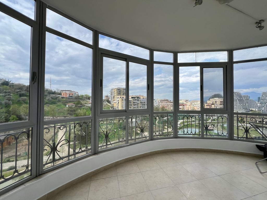 Affittasi appartamento 2+1+balcone grande "Giardino Zoologico", Tirana.