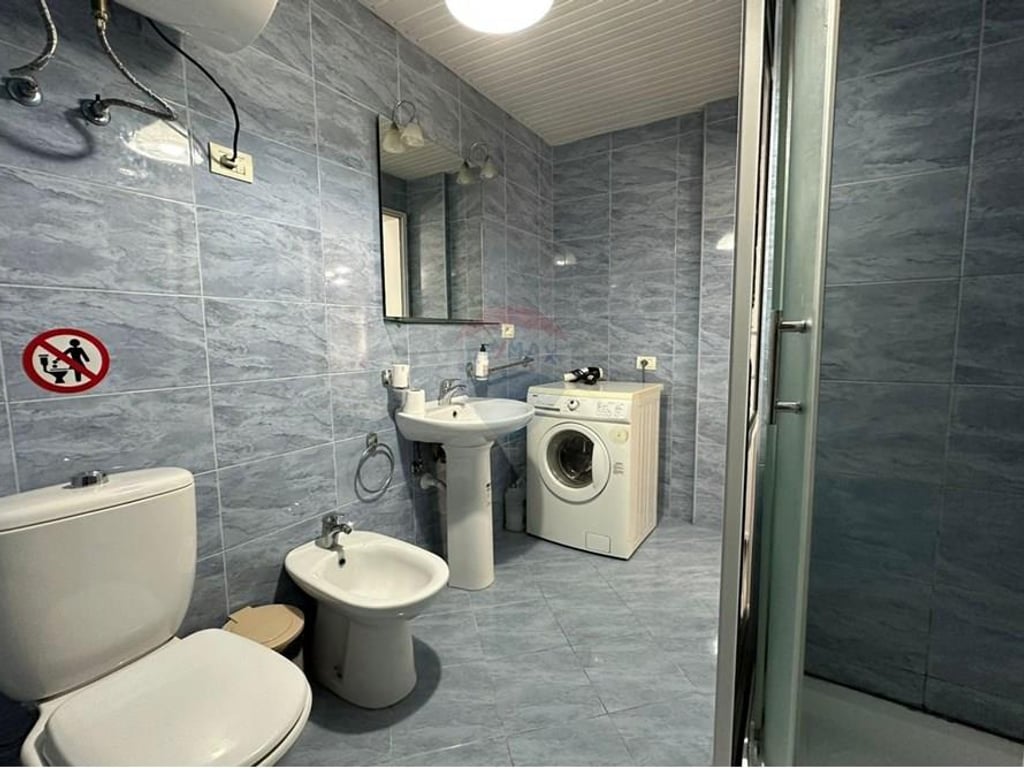Jepet me qera apartament 2+1 te Stadiumi Dinamo