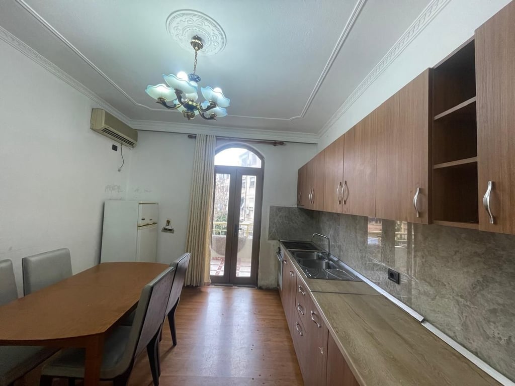 Jeper me qera Apartamenti 2+1 , Ali Dem prane ish Lokali Pirro Mani Cmimi: 600 mije leke