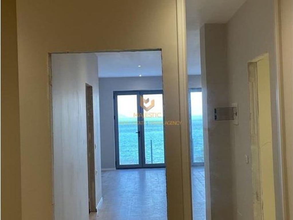2+1 apartment for sale in Lungomare.