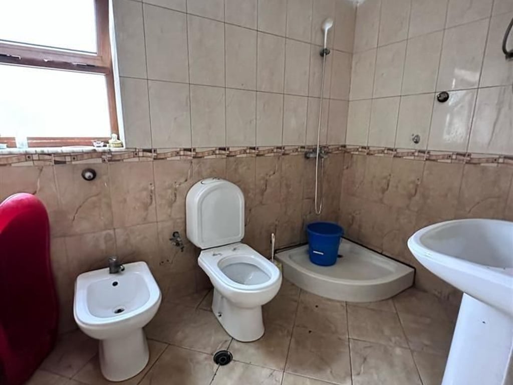 Jepet me qera 3+2,ne Astir