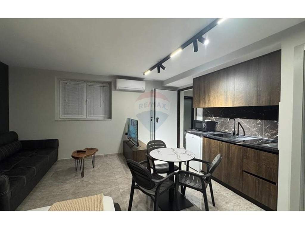 SHITEN 2 GARSONIERE PRANE MOZAIKUT, RR. KAVAJES