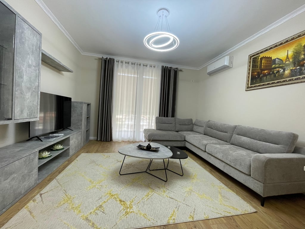 2+1+2 apartment for rent on Elbasan Street.