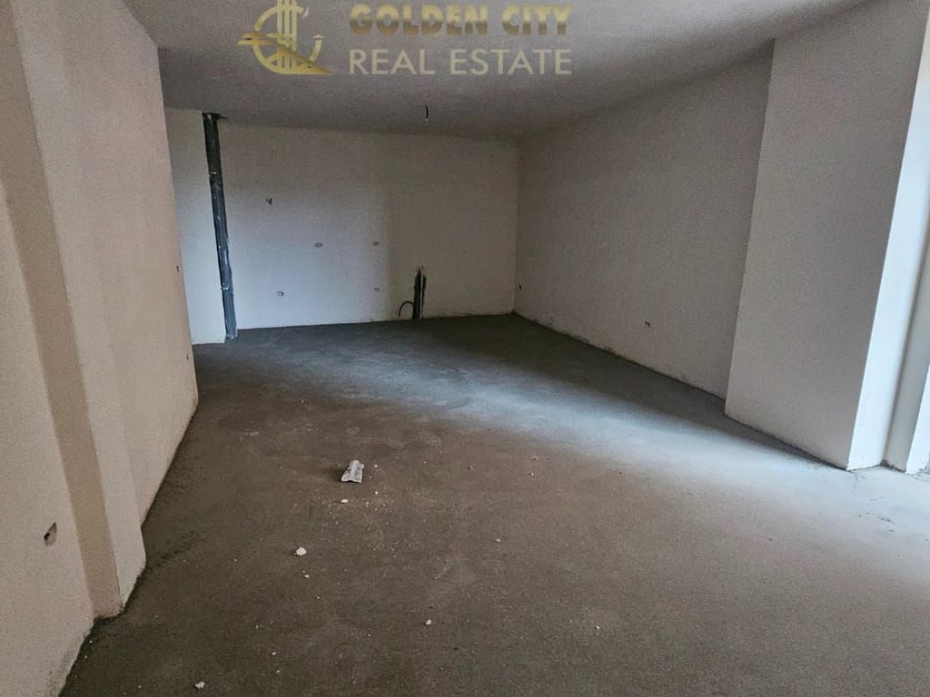 Shitet apartament 2+1+2 Golem