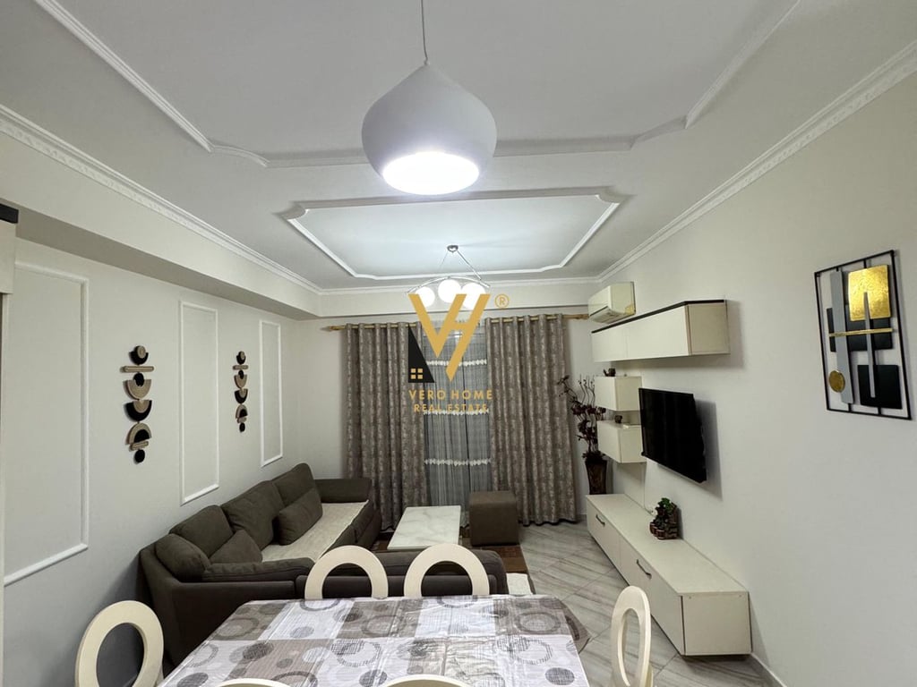 1+1 Apartment with Balcony for Rent in the Paris Commune 600 Euro