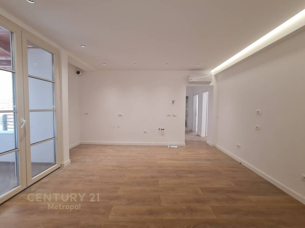 FOR RENT OFFICE SPACE 140M, BALLET SCHOOL!