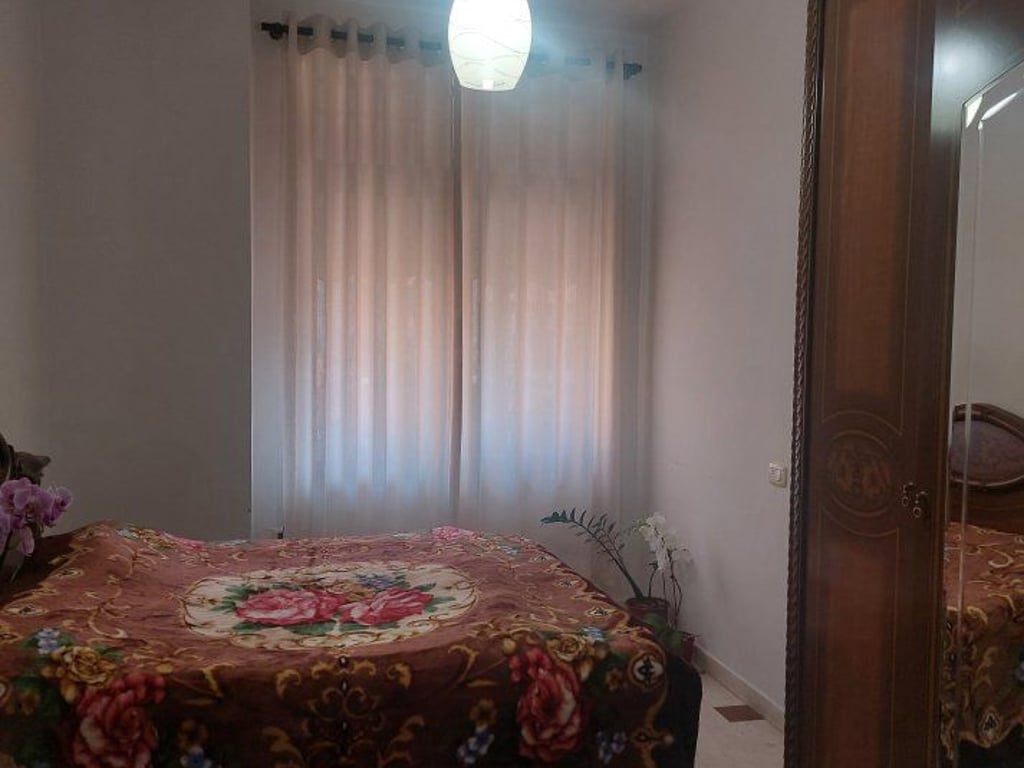 Apartament 3+1 per qira afer Pazarit te Ri, Rruga Beqir Luga