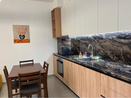 Si offre in affitto un appartamento 2+1 vicino a Caffè Flora.