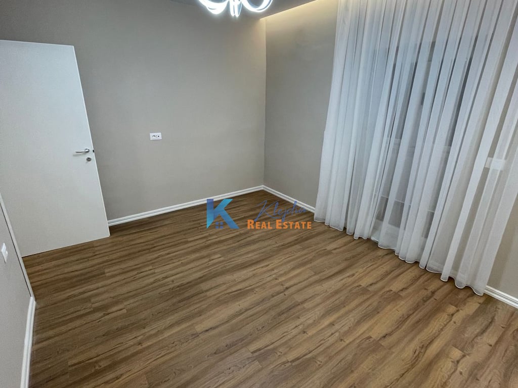 1+1 per SHITJE te Rruga e Durresit, ne rruge kryesore