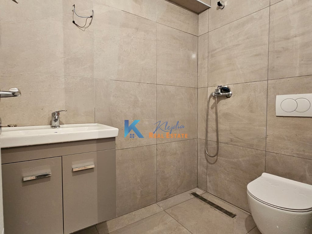 1+1 per SHITJE te 21 Dhjetori, afer Mozaikut te Tiranes