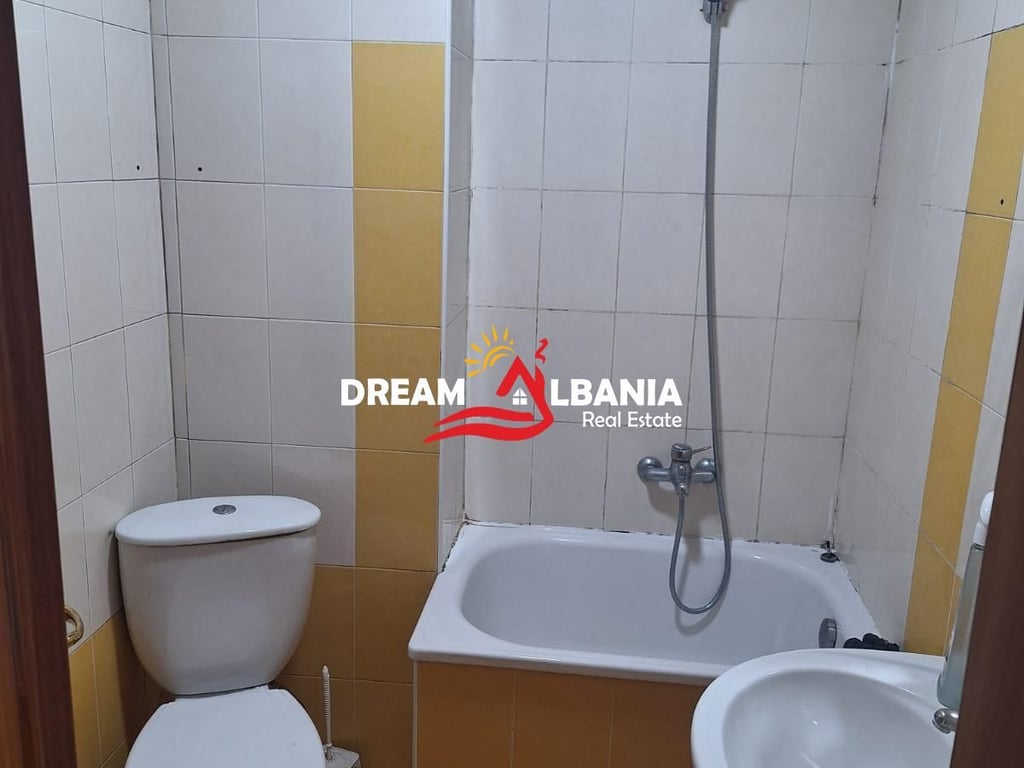 Affittasi appartamento 2+1+2 alla Stazione dei Treni, vicino al Nuovo Viale di Tirana (ID 42215216)