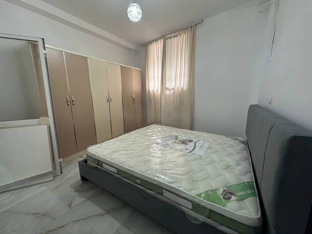 Affittasi appartamento 1+1 presso il Capital Restaurant, Via di Kavaja! 430 € /Mese
