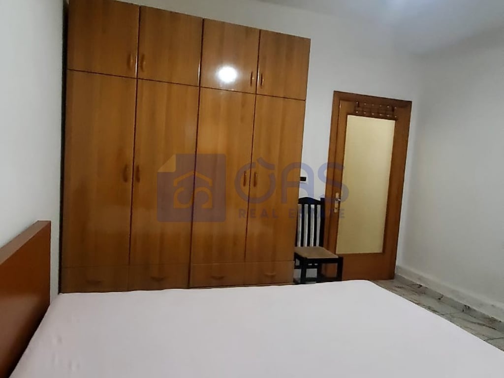 A 1+1 apartment is for rent on Bulevardi Ri.