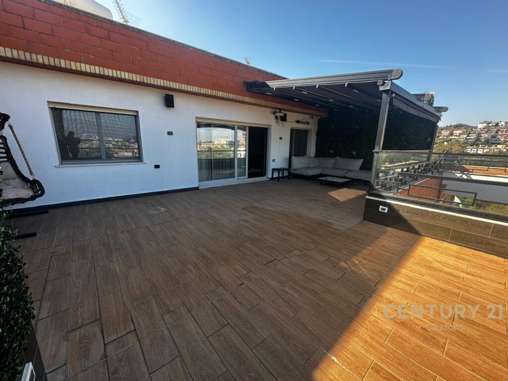 SHITET EKSKLUZIVE PENTHOUSE LUKSOZ 3+1+VERANDE TE KOPSHTI BOTANIK