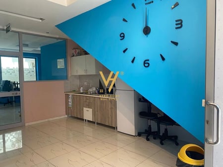 JEPET AMBIENT BIZNESI 80 M2 ME QERA TE SELVIA 900 EURO