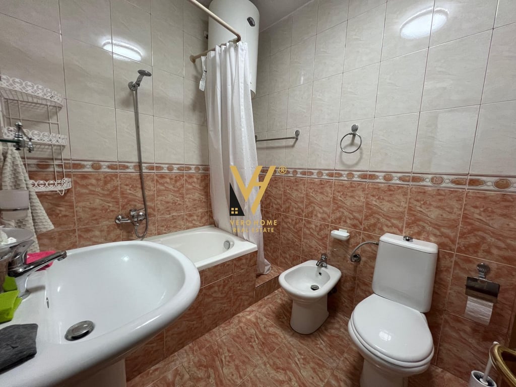 JEPET APARTAMENT 1+1 ME QERA TE KOMUNA E PARISIT 660 EURO