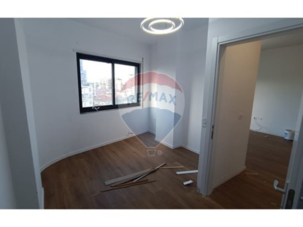 Apartment 2+1 for sale at Pazari i Ri!