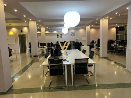 JEPET ZYRE 265 M2 ME QERA TE ISH FUSHA E AVIACIONIT 1.900 EURO