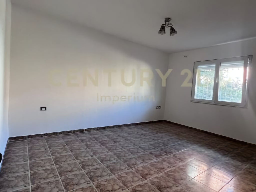 SHITET APARTAMENT 1+1 – KOMBINAT, TIRANË