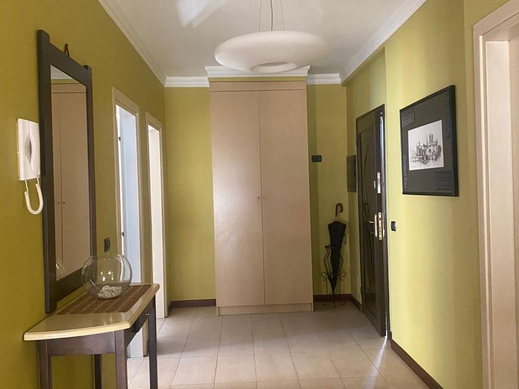 Jepet me QIRA apartament 2+1 tek Rruga "Hoxha Tahsim"