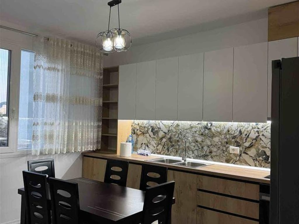 Apartament Me Qera 2+1 Tek Fusha e Aviacionit (ID B2201282) Tirane