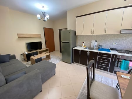 Shitet apartment 1+1 60 metra rruga Peti 113000 eu