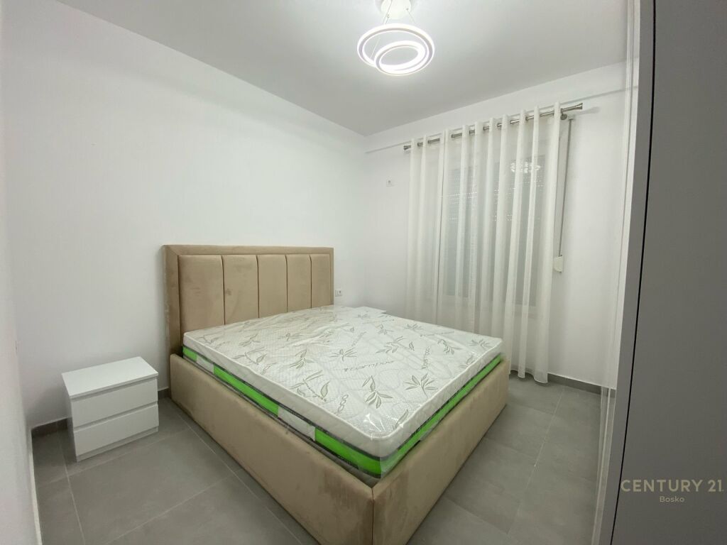 Shtepi me qera  ke xhamia selite 