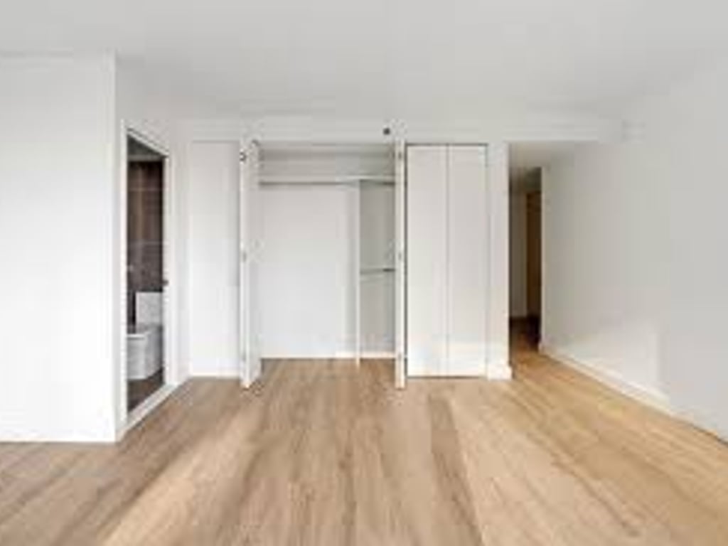 Zyre Me Qera Tek Selvia (ID BZ2598) Tirane.