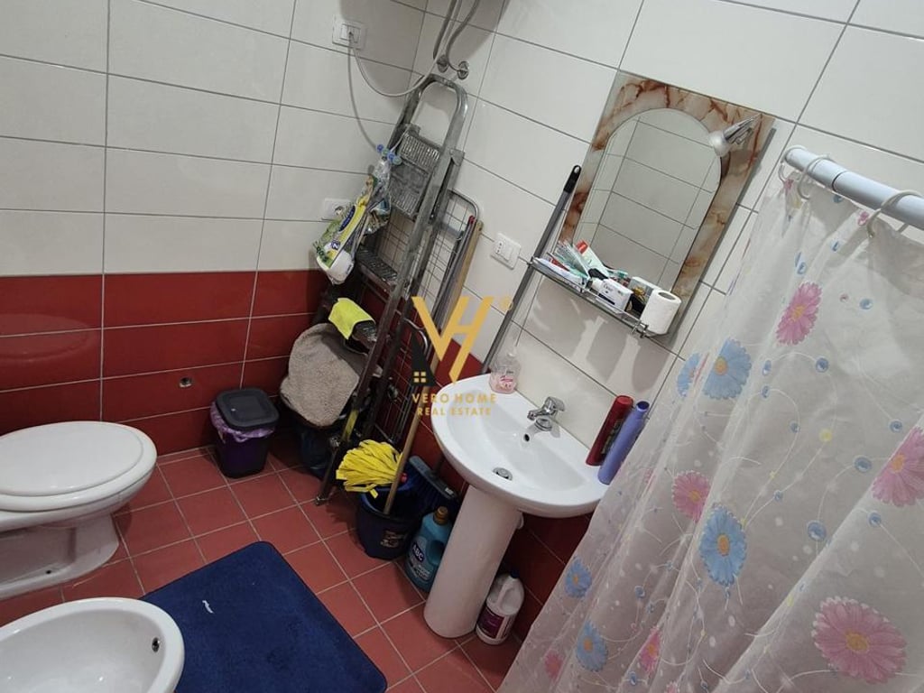 JEPET ZYRE 60 M2 ME QERA NE YZBERISHT 45.000 LEKE