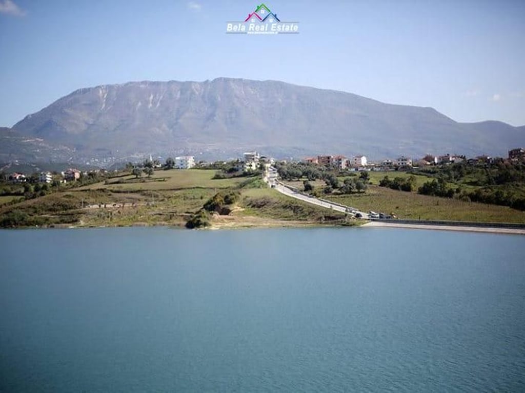 Shitet Toke Are Ne Farke (ID BT73) Tirane.