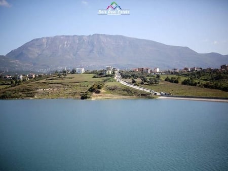 Shitet Toke Are Ne Farke (ID BT73) Tirane.