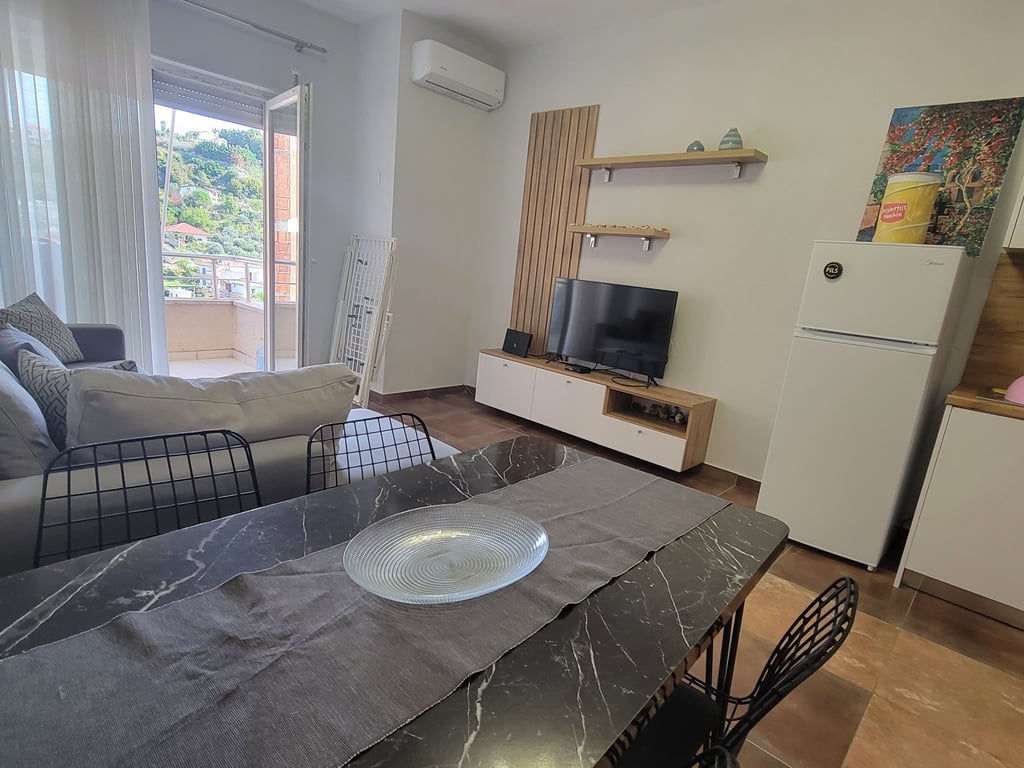 Shitet apartament 1+1 te Shkëmbi i Kavajës!