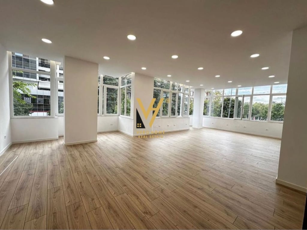 JEPET ZYRE 100 M2 QERA TE RRUGA E KAVAJES 1.300 EURO