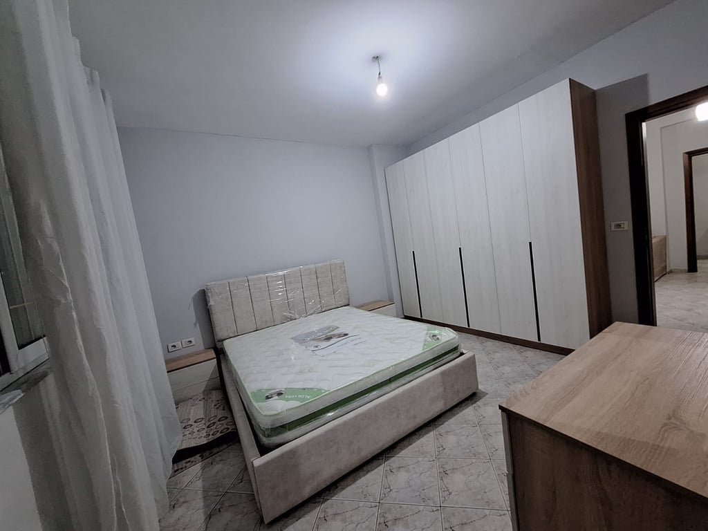 Apartment 1+1 for rent, Shkoza Roundabout, first station of the factory. Price: 350,000 lek.