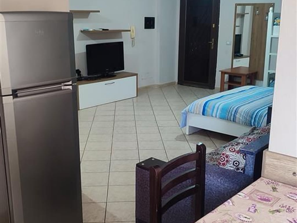 VENDESI APPARTAMENTO 50M2 95000 EURO LUNGOMARE DI VLORE