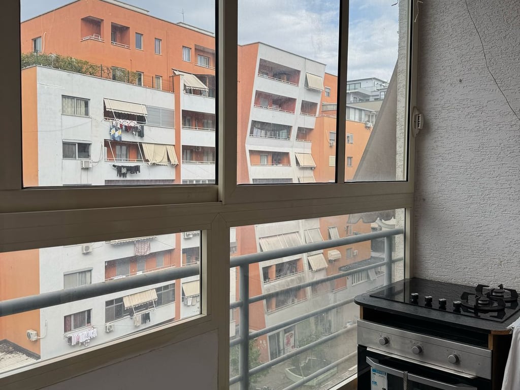 Affittasi appartamento 2+1+2, Astir dietro Eja Studio. Prezzo: 550 euro.