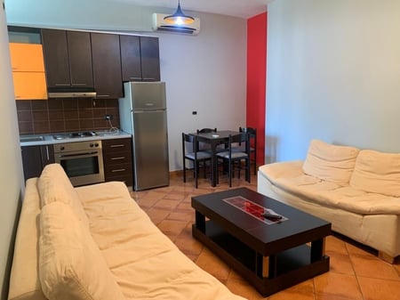 AFFITTASI APPARTAMENTO 1+1 48000 EURO COMPLESSO PANORAMA STAZIONE DEL TRENO