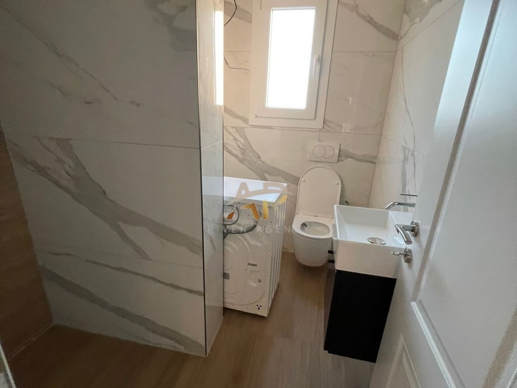 Si affittasi appartamenti 1+1 non arredati con pagamento in una villa di 5 piani in fase di ristrutturazione.