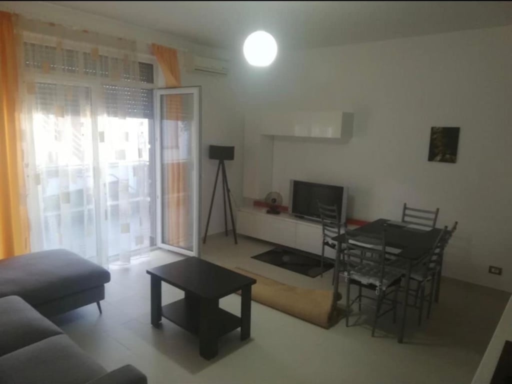 Appartamento 1+1 in affitto presso il Giardino Botanico (450 Euro)