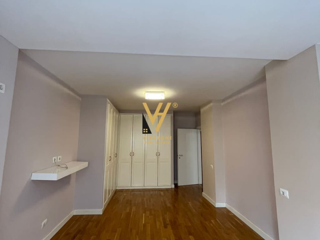 JEPET ZYRE 145 M2 ME QERA TE KOPSHTI ZOOLOGJIK 950 EURO