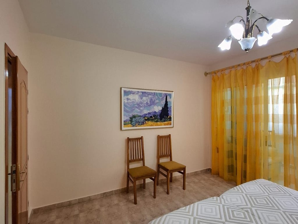 Jepet me qera AP 1+1 prane Qendres kristal te Komuna Parisit