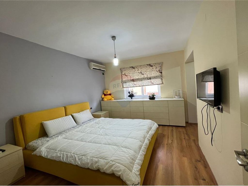 2+1 Apartment in the Paris Commune.