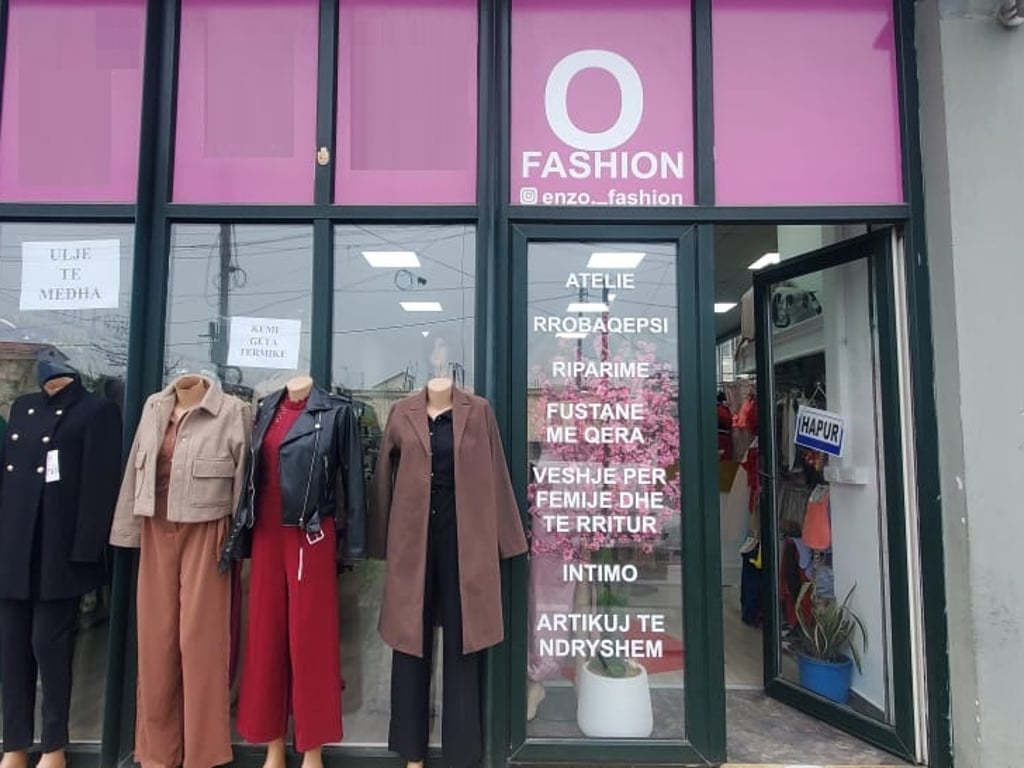 Vendesi attività di Atelier e abiti in affitto.