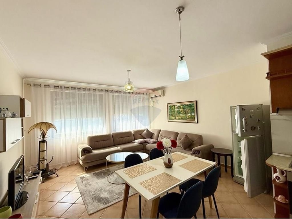 Apartment 2+1+2, Kinostudio