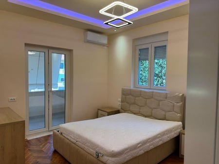 Affittasi appartamento 1+1 in Via di Dibra 600 euro.