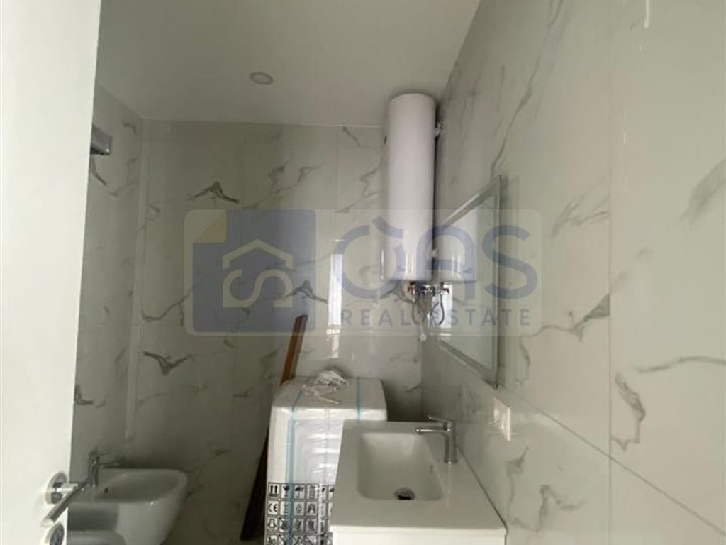 Jepet me qira apatament 1+1 te Rruga e Kosovareve ,Lake View